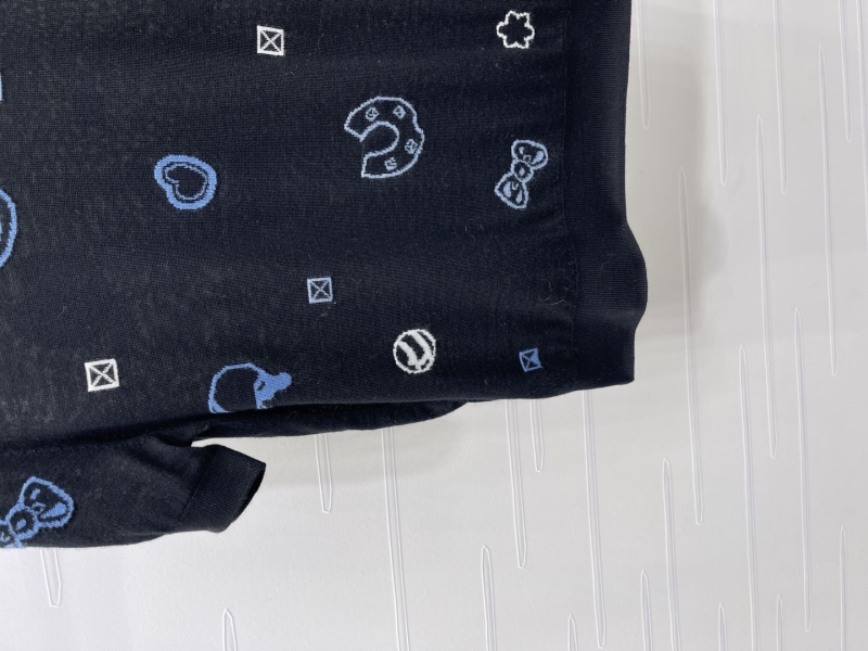 H**me5 sweaters